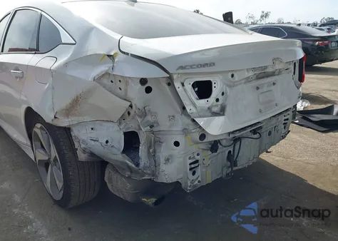 2018 Honda Accord Touring 2.0T z USA, uszkodzony, nr VIN 1HGCV2F93JA016027